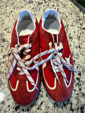 ALOHA TB.490 Rife Suede Low-Top Sneakers Suede Low-Top Sneakers in Red & White